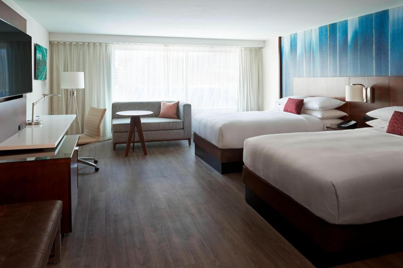 Toronto Marriott City Centre Hotel Экстерьер фото