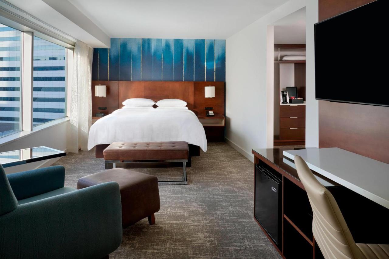 Toronto Marriott City Centre Hotel Экстерьер фото
