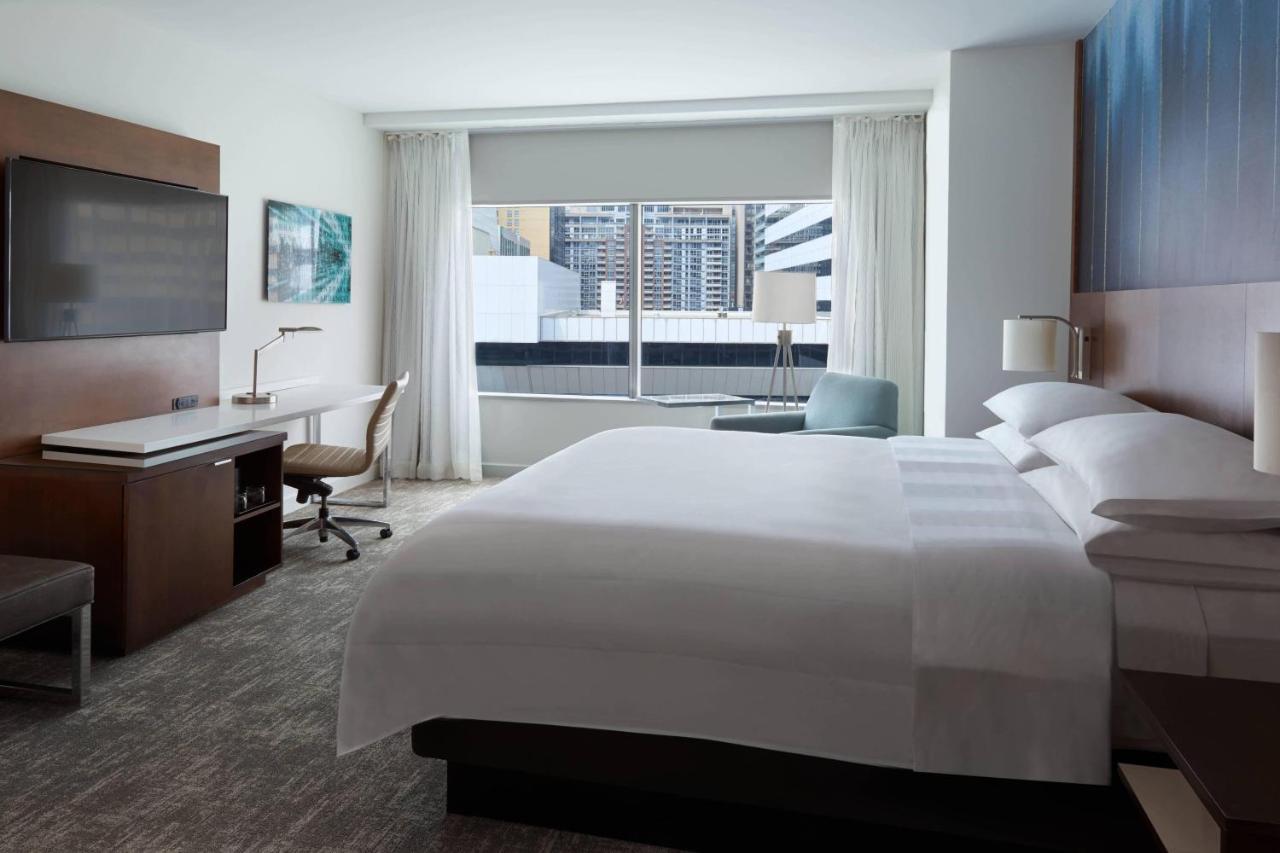 Toronto Marriott City Centre Hotel Экстерьер фото
