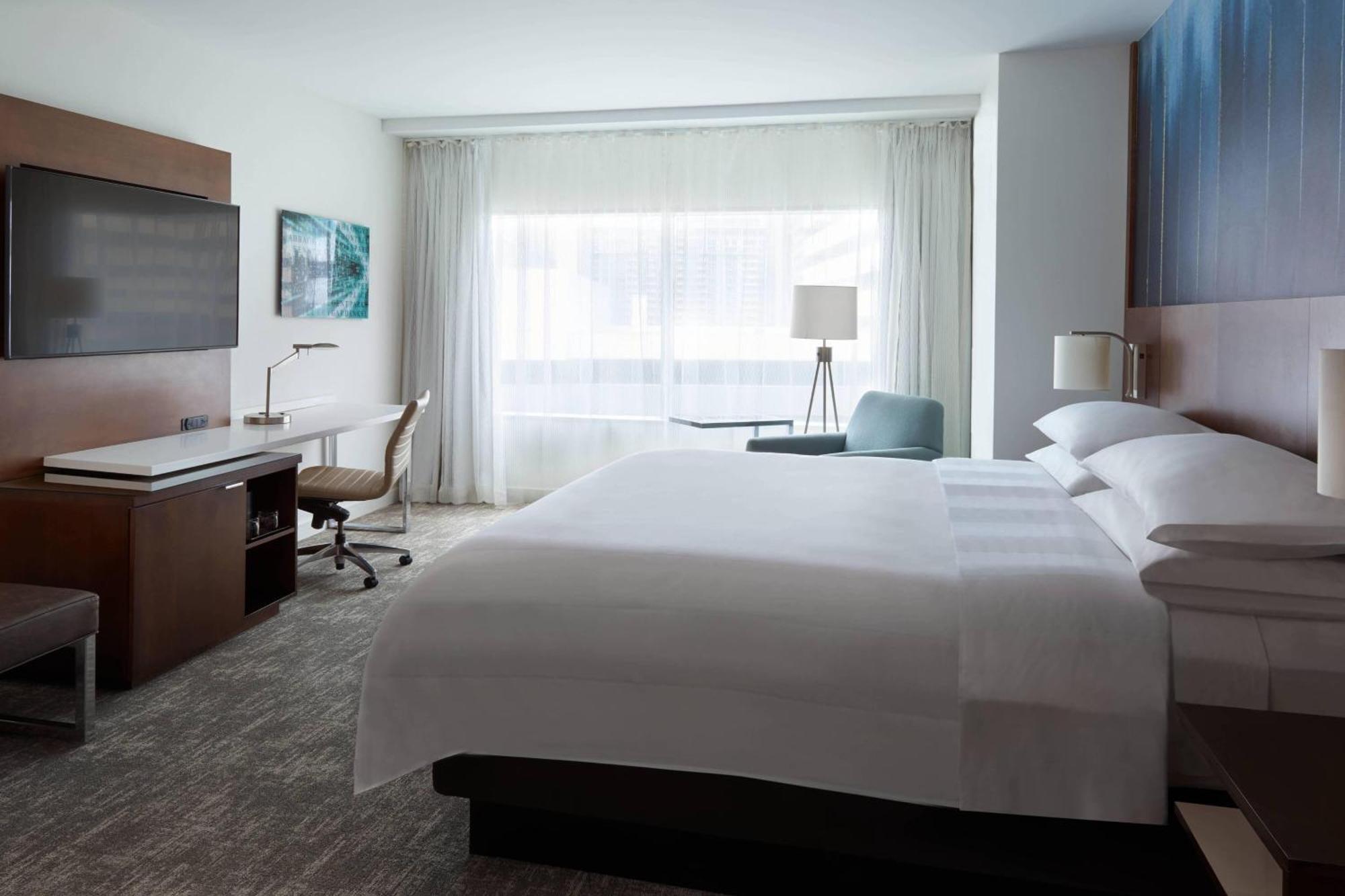 Toronto Marriott City Centre Hotel Экстерьер фото