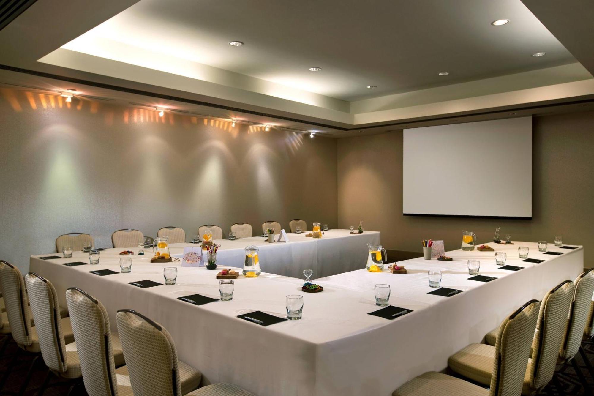Toronto Marriott City Centre Hotel Экстерьер фото