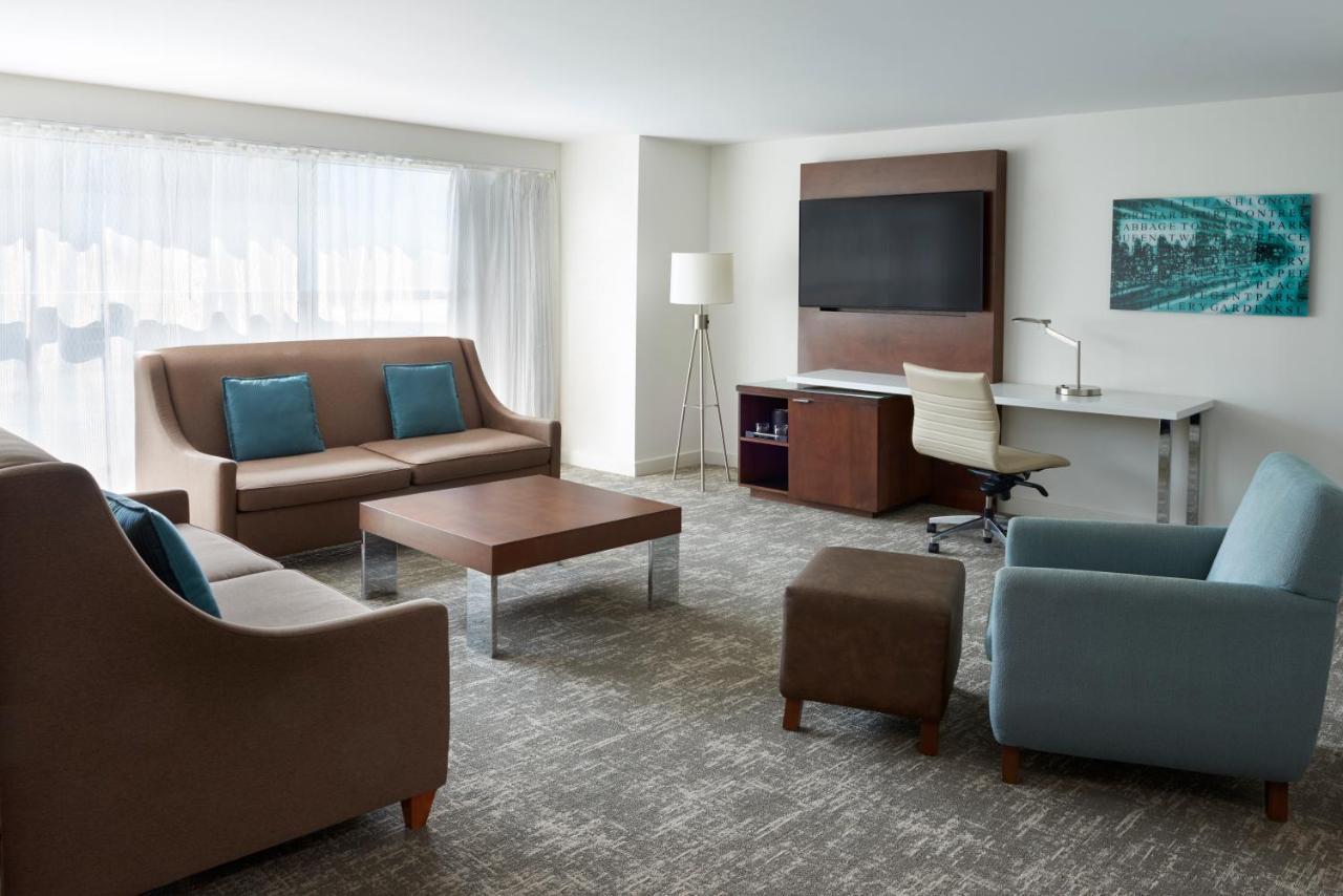 Toronto Marriott City Centre Hotel Экстерьер фото