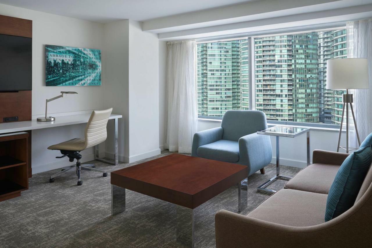 Toronto Marriott City Centre Hotel Экстерьер фото