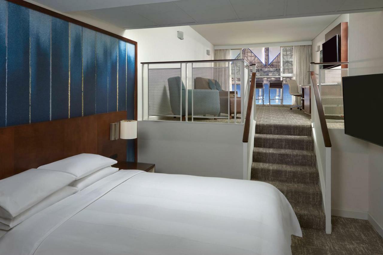 Toronto Marriott City Centre Hotel Экстерьер фото